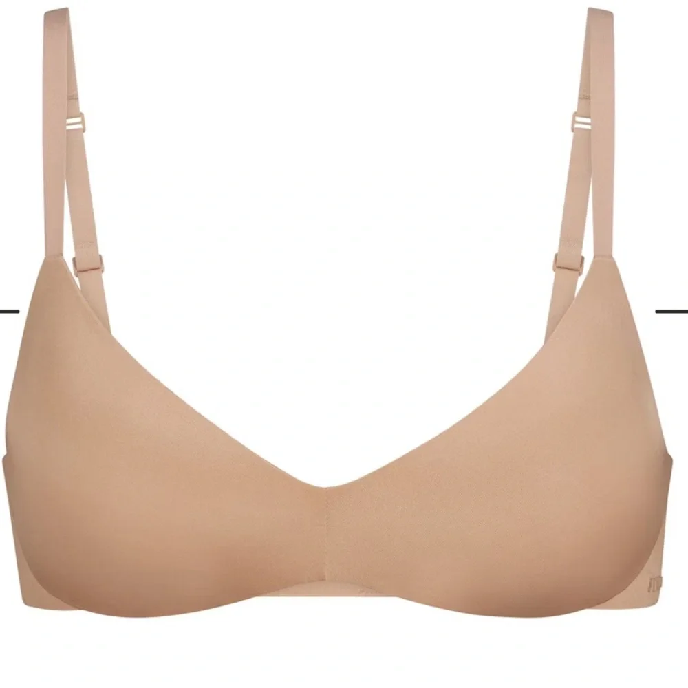 SKIMS Wireless Form Push Up Plunge Bra Clay - Picture 6 of 11